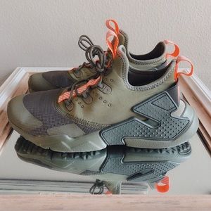 NWOT Nike Huarache Run Drift Sneaker